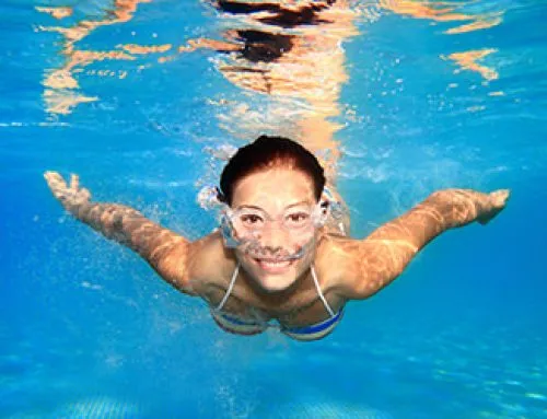 Irritación y picor de ojos en la piscina