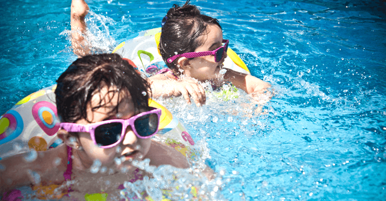 los niños deben usar gafas de sol